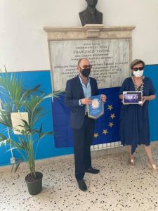 Un momento della donazione alla scuola di 5 Tablet da parte del Rotary Club di Alcamo